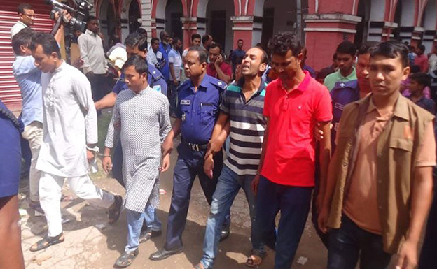 ফরিদপুরে পিকআপ চালক হত্যায় ৭ আসামির মৃত্যুদণ্ড