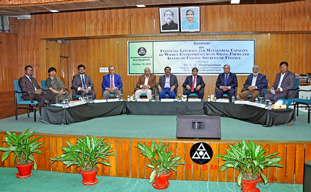 নারীদের স্বল্প সুদে ঋণ দিতে সমন্বিত উদ্যোগ জরুরি নারীদের স্বল্প সুদে ঋণ দিতে সমন্বিত উদ্যোগ জরুরি