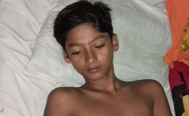 ডাব চুরির অপবাদে স্কুলছাত্রকে গাছে বেঁধে নির্যাতন