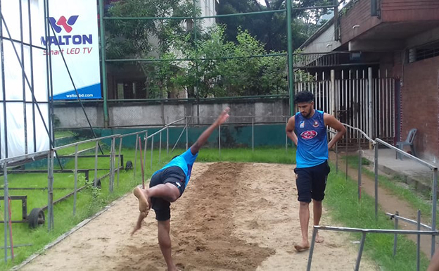 মাঠে ফেরার লড়াইয়ে পেসার খালেদ