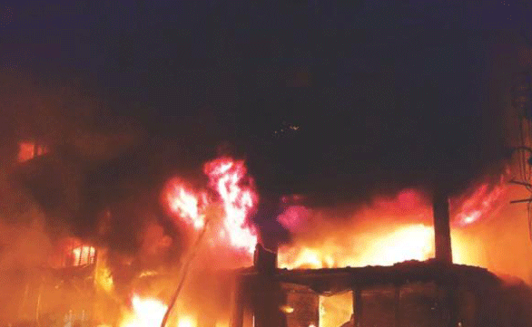 কল্যাণপুরে বস্তিতে আগুন, দগ্ধ ২