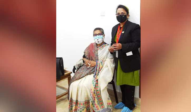 করোনা টিকা নিলেন শেখ রেহানা করোনা টিকা নিলেন শেখ রেহানা