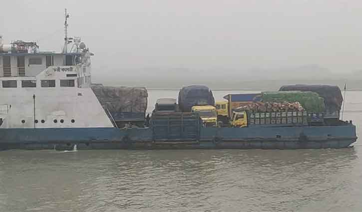 ৫ ঘণ্টা পর বাংলাবাজার-শিমুলিয়া রুটে ফেরি চলাচল শুরু ৫ ঘণ্টা পর বাংলাবাজার-শিমুলিয়া রুটে ফেরি চলাচল শুরু