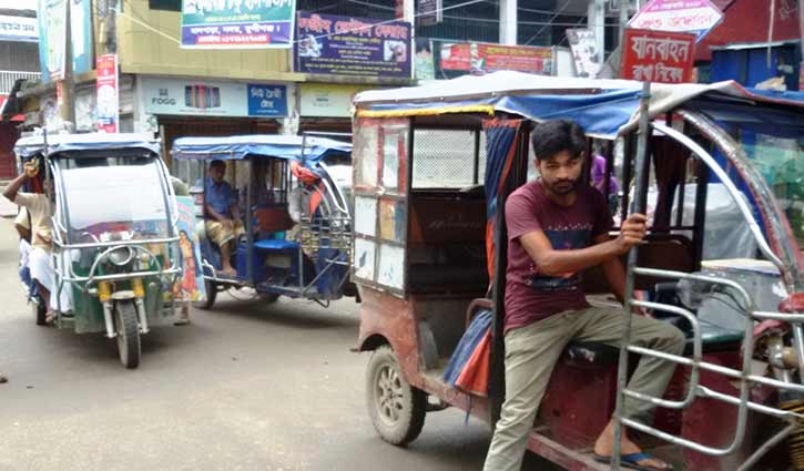নিবন্ধনের আওতায় আসছে ইজিবাইক-অটোরিকশা নিবন্ধনের আওতায় আসছে ইজিবাইক-অটোরিকশা