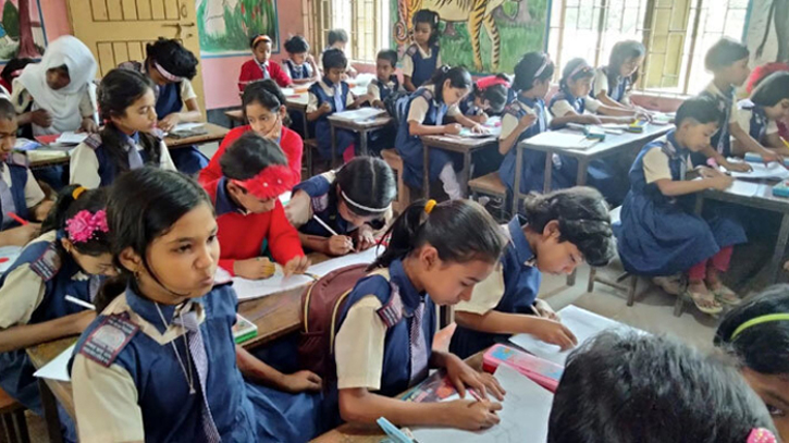 ৪০ দিনের ছুটি শেষে প্রাথমিক বিদ্যালয়ে ক্লাস শুরু ৪০ দিনের ছুটি শেষে প্রাথমিক বিদ্যালয়ে ক্লাস শুরু