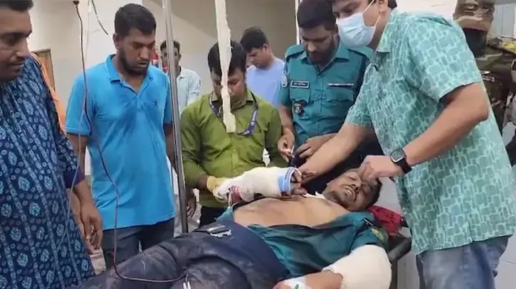 আদাবরে সন্ত্রাসী হামলায় পুলিশসহ আহত ৩, আটক শতাধিক