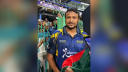 ভক্তের জাতীয় পতাকায় সাকিবের অটোগ্রাফ