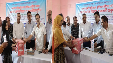 কুড়িগ্রামে দুর্গম চরাঞ্চলের নারীদের মাঝে সেলাই মেশিন বিতরণ 