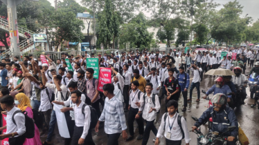 ছয় দফা দাবিতে সাতরাস্তা মোড়ে কারিগরি শিক্ষার্থীদের সড়ক অবরোধ