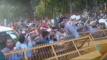 ভুখা মিছিল করতে না পেরে শহীদ মিনারে ফিরে গেলেন শিক্ষকরা