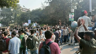 শিক্ষাভবন মোড় অবরোধ ৭ কলেজ শিক্ষার্থীদের, যান চলাচল বন্ধ শিক্ষাভবন মোড় অবরোধ ৭ কলেজ শিক্ষার্থীদের, যান চলাচল বন্ধ