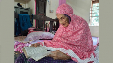 ১০৭ বছর বয়সেও চশমা ছাড়া কোরআন পড়েন নুর জাহান