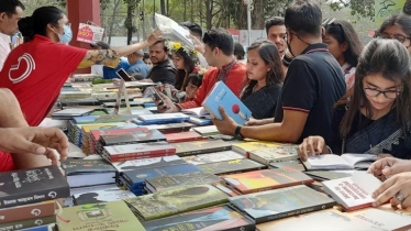 অমর একুশে বইমেলার পর্দা উঠলো 