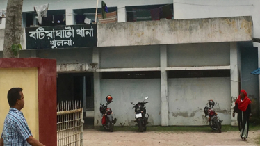 খুলনায় বাড়ি থেকে ডেকে নিয়ে যুবকের ‘কবজি’ কেটে দিল অস্ত্রধারীরা