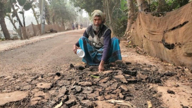 ডুমুরিয়ায় রাতের আধারে নিম্নমাণের সামগ্রী দিয়ে সড়ক নির্মাণ