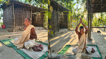 থাকেন গুহায়, ১২ বছর কথা না বলার প্রতিজ্ঞা রঞ্জিত সাধুর!