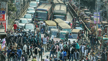 সেন্ট্রাল ইউনিভার্সিটি বাস্তবায়ন দাবিতে ঢাকার বিভিন্ন সড়ক অবরোধ