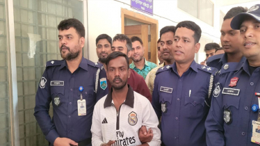 ধর্ষণ নির্যাতন মামলায় ‘ধাওয়া করে’ হিরো আলমকে ধরল পুলিশ ধর্ষণ নির্যাতন মামলায় ‘ধাওয়া করে’ হিরো আলমকে ধরল পুলিশ