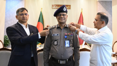 নতুন আইজিপিকে র্যাঙ্ক ব্যাজ পরালেন প্রধানমন্ত্রী নতুন আইজিপিকে র্যাঙ্ক ব্যাজ পরালেন প্রধানমন্ত্রী