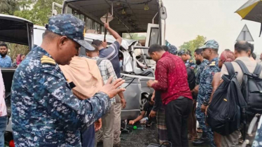 বাগেরহাটে বাস-মাইক্রোবাস মুখোমুখি সংঘর্ষে ১৩ জনের প্রাণহানি বাগেরহাটে বাস-মাইক্রোবাস মুখোমুখি সংঘর্ষে ১৩ জনের প্রাণহানি