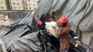 কেরাণীগঞ্জে গ্যাস লাইটারের কারখানায় আগুন: ৫ জনের মৃতদেহ উদ্ধার কেরাণীগঞ্জে গ্যাস লাইটারের কারখানায় আগুন: ৫ জনের মৃতদেহ উদ্ধার