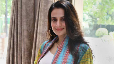 বিয়ে নয়, সিঙ্গেল জীবনেই সুখী আমিশা