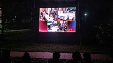 জাকসুর ভোট গণনা চলছে, দেখানো হচ্ছে এলইডি স্ক্রিনে