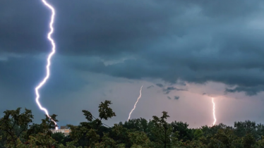 কুমিল্লার হোমনায় বজ্রপাতে প্রাণ গেল ৩ জনের কুমিল্লার হোমনায় বজ্রপাতে প্রাণ গেল ৩ জনের