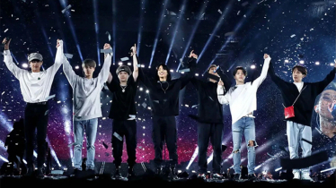 তিন বছর পর রেকর্ড ভাঙা বিশ্ব ট্যুরে ফিরছে বিটিএস তিন বছর পর রেকর্ড ভাঙা বিশ্ব ট্যুরে ফিরছে বিটিএস