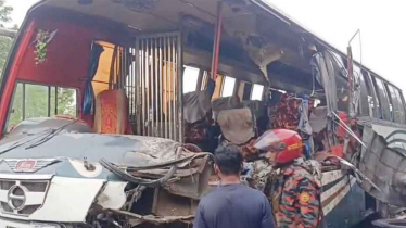 দিনাজপুরে দাঁড়িয়ে থাকা ট্রাকে বাসের ধাক্কা, নিহত ৫ 