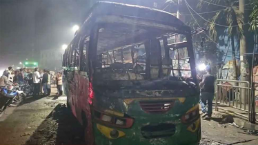 রাজধানীতে গভীর রাতে একাধিক বাস ও প্রাইভেটকারে আগুন