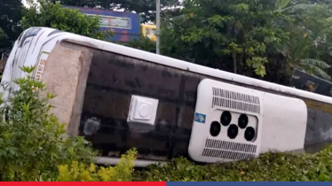কুমিল্লায় মেডিকেল শিক্ষার্থীদের বাস খাদে, আহত ২০