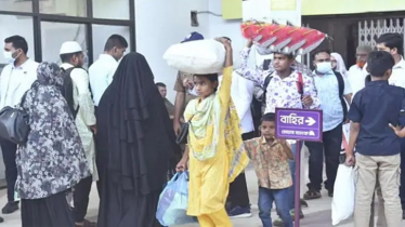 ছুটি শেষে কর্মস্থলে ফিরছে মানুষ, কমলাপুরে উপচেপড়া ভিড়