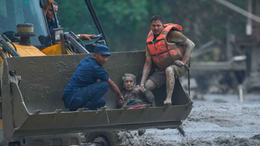 নেপালে ভয়াবহ বন্যা, কাদার নিচ থেকে মিলছে একের পর এক মরদেহ