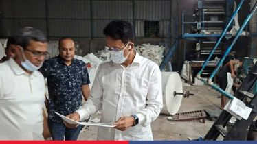 মধ্যরাতে হঠাৎ ছাপাখানায় শিক্ষামন্ত্রী, যাচাই করলেন বইয়ের মান