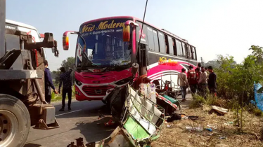 ভাঙ্গায় বাসচাপায় অটোরিকশার ৩ যাত্রী নিহত