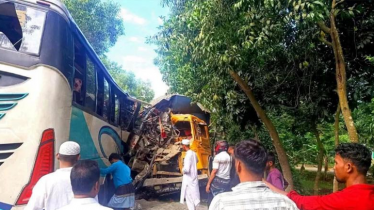 চাঁদপুরে বাস-ট্রাক সংঘর্ষে নিহত ৩
