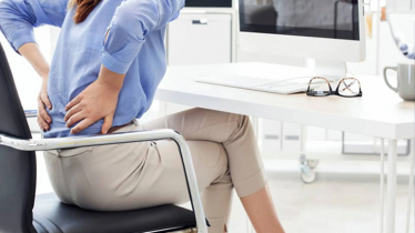 ঘণ্টার পর ঘণ্টা চেয়ারে বসে কাজ, নীরবে ক্ষতিগ্রস্ত হচ্ছে মেরুদণ্ড