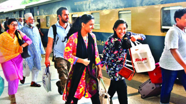 ঈদে মিলতে পারে টানা ১০ দিনের ছুটি ঈদে মিলতে পারে টানা ১০ দিনের ছুটি