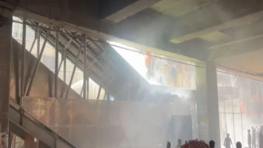 মিরপুরে মেট্রো স্টেশনের পাশের ভবনে আগুন