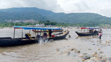 দুই দিনে এক লাখ ঘনফুট পাথর উদ্ধার করল প্রশাসন দুই দিনে এক লাখ ঘনফুট পাথর উদ্ধার করল প্রশাসন