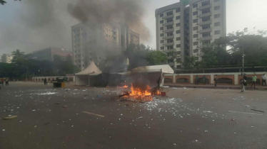 পুলিশের সঙ্গে জুলাই যোদ্ধাদের সংঘর্ষে মানিক মিয়া এভিনিউ রণক্ষেত্র