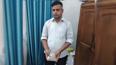 যশোর কেন্দ্রীয় কারাগারের কর্মচারী গাঁজাসহ আটক যশোর কেন্দ্রীয় কারাগারের কর্মচারী গাঁজাসহ আটক