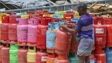 সোমবার জানা যাবে ফেব্রুয়ারির এলপিজির নতুন দাম সোমবার জানা যাবে ফেব্রুয়ারির এলপিজির নতুন দাম