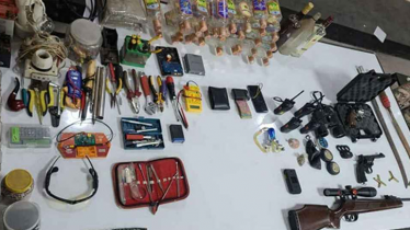 রাজশাহীতে কোচিং সেন্টারে মিলল অস্ত্র-বিস্ফোরক, ঘিরে রেখেছে সেনাবাহিনী