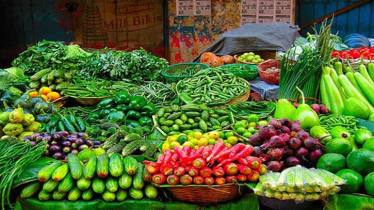 রাজধানীর বাজারে উঠছে শীতের সবজি, দাম এখনও চড়া