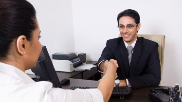 অফিসার খুঁজছে সিঙ্গার