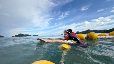 সমুদ্রের নীল জলে পরীমণির অবকাশ, ফিরছেন শুটিংয়ে