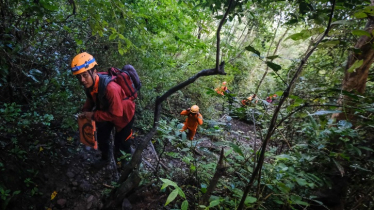 ইন্দোনেশিয়ায় বিমান বিধ্বস্ত, ১০ জনের মরদেহ উদ্ধার ইন্দোনেশিয়ায় বিমান বিধ্বস্ত, ১০ জনের মরদেহ উদ্ধার