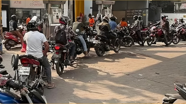 জ্বালানি সংকটে রেশনিং পদ্ধতিতে তেল বিক্রি শুরু জ্বালানি সংকটে রেশনিং পদ্ধতিতে তেল বিক্রি শুরু